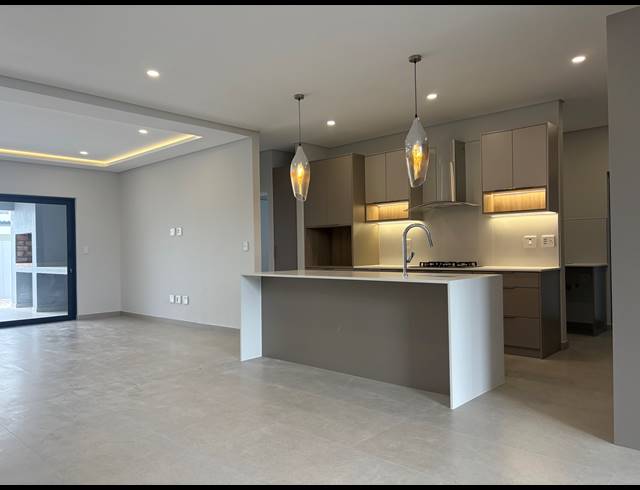4 BEDROOM HOUSE FOR SALE IN SANDOWN